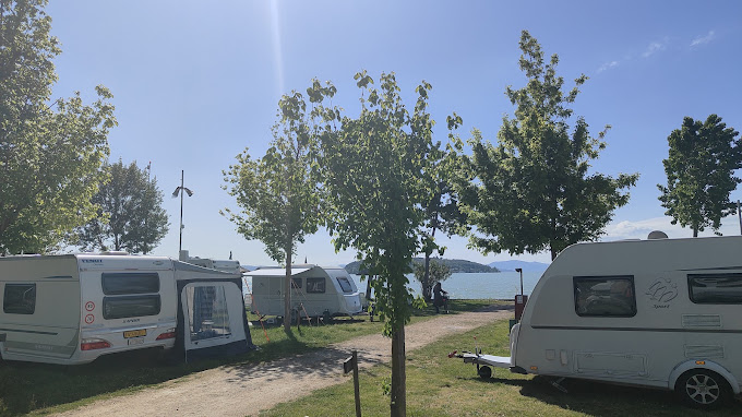 Umbria, importante Camping Village su lago 