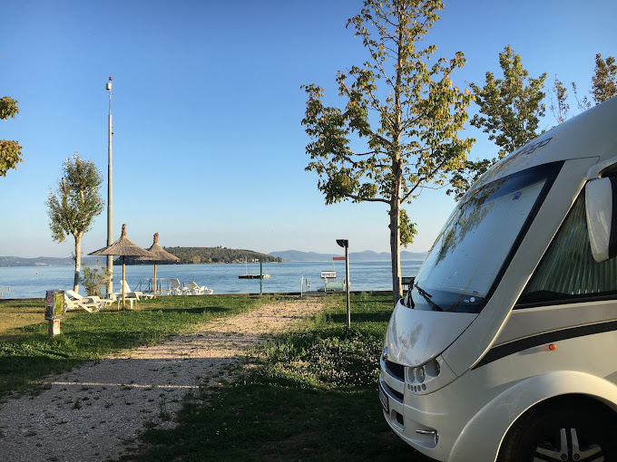 Umbria, importante Camping Village su lago