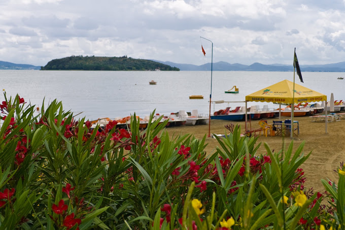 Umbria, importante Camping Village su lago